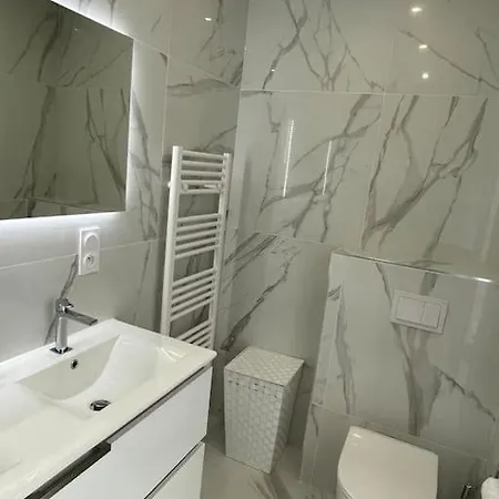 Neuve Avec Grande Piscine Chauffée Vue Villa