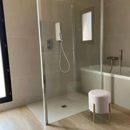 Neuve Avec Grande Piscine Chauffée Vue Conca