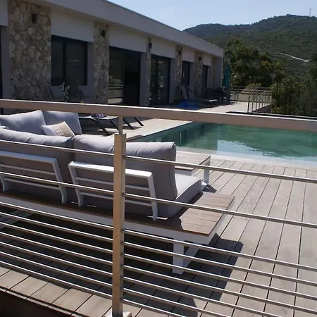 Neuve Avec Grande Piscine Chauffée Vue *