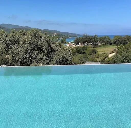 Neuve Avec Grande Piscine Chauffee Vue Villa