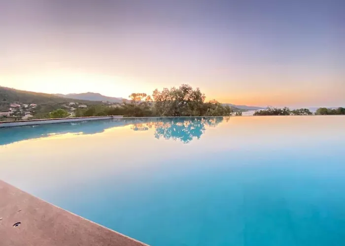 Villa Neuve Avec Grande Piscine Chauffee Vue *