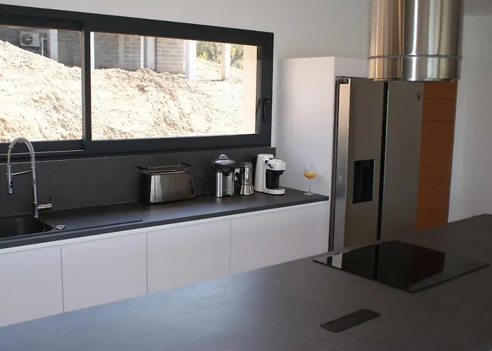 Neuve Avec Grande Piscine Chauffee Vue Villa Conca