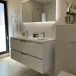 Neuve Avec Grande Piscine Chauffee Vue