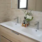 Neuve Avec Grande Piscine Chauffee Vue Villa *