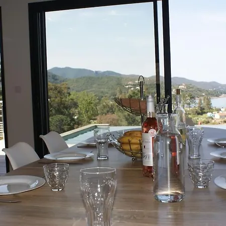 Neuve Avec Grande Piscine Chauffee Vue *