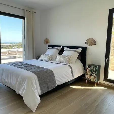 Neuve Avec Grande Piscine Chauffee Vue *