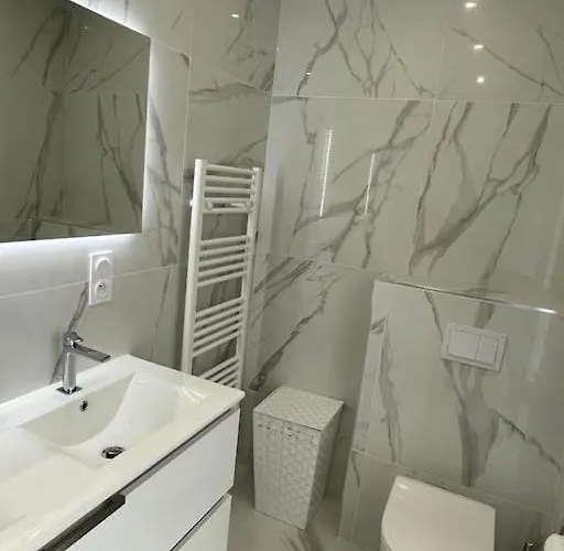 Neuve Avec Grande Piscine Chauffée Vue Villa
