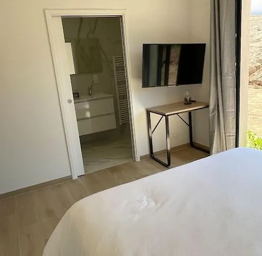 Neuve Avec Grande Piscine Chauffée Vue Villa