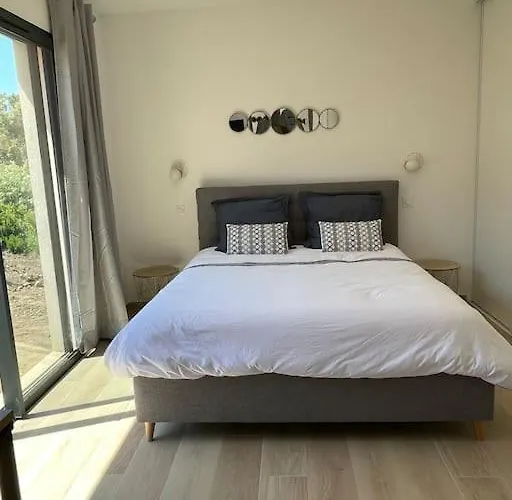 Neuve Avec Grande Piscine Chauffée Vue *