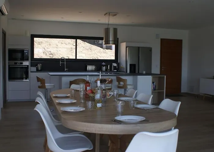 Neuve Avec Grande Piscine Chauffée Vue Villa