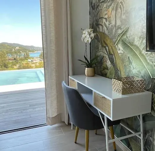 Neuve Avec Grande Piscine Chauffée Vue Conca