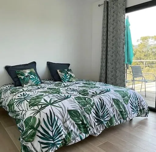 Neuve Avec Grande Piscine Chauffée Vue *