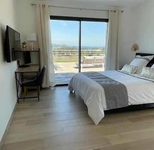 Neuve Avec Grande Piscine Chauffée Vue Villa *