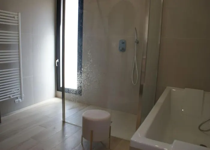 Neuve Avec Grande Piscine Chauffée Vue Conca